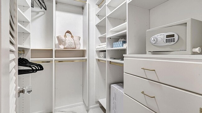 Building Photo - 3000 S Ocean Dr