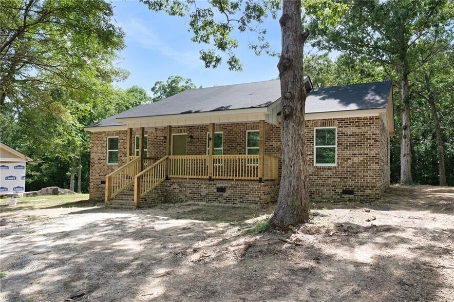 Building Photo - 135 Holly Creek Dr