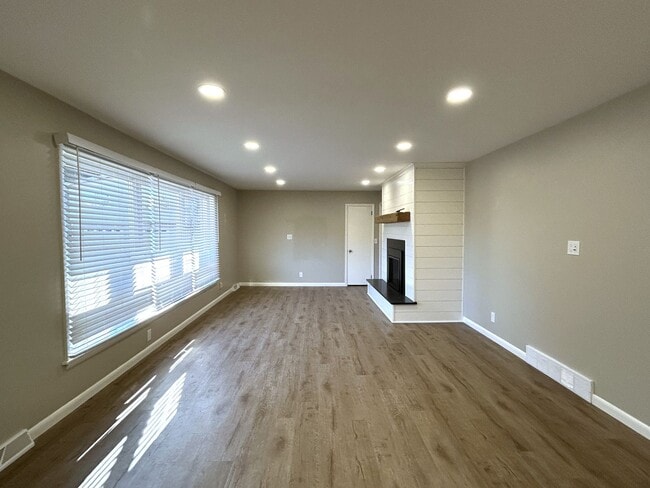 Building Photo - Spacious Brick Ranch Nestled Away — Close to Town!