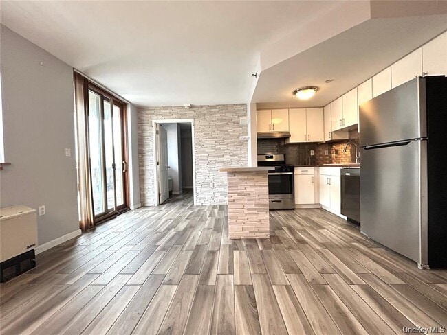 Building Photo - 63-47 Booth St