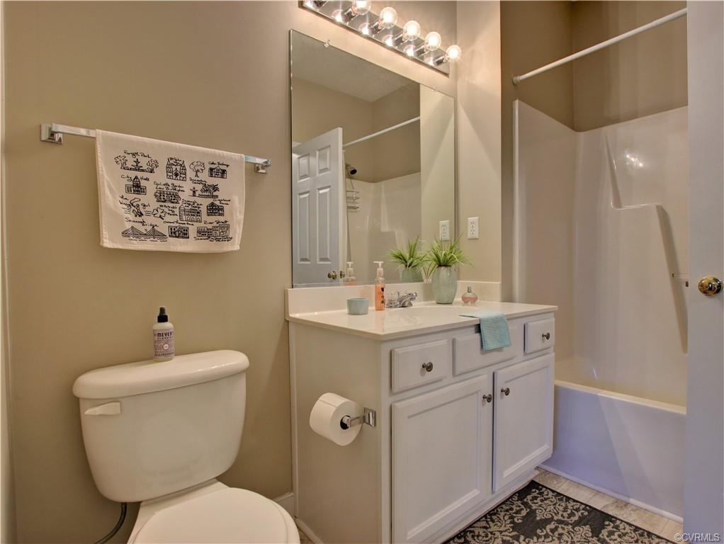 Building Photo - 4706 Twin Hickory Lake Dr