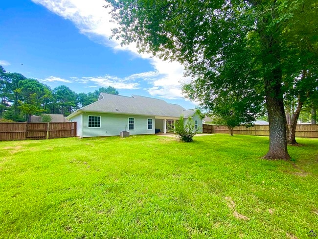 Building Photo - 202 Chimney Rock Rd