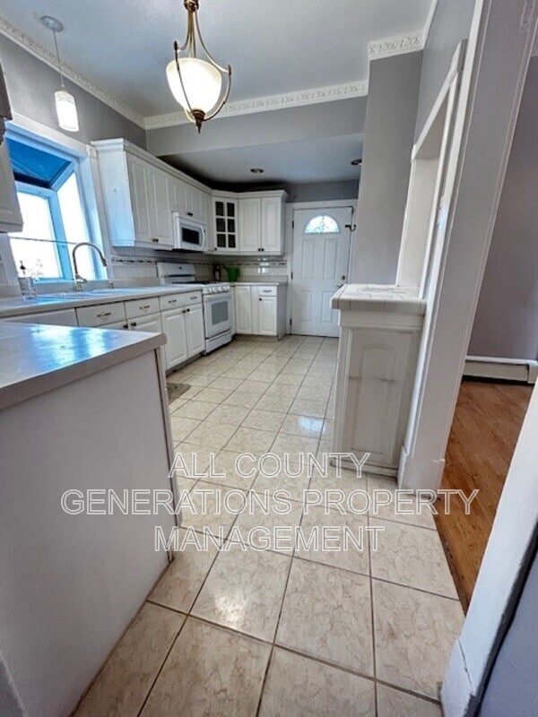 Building Photo - 1361 E 43rd St