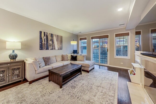 Building Photo - 1328 W Belmont Ave