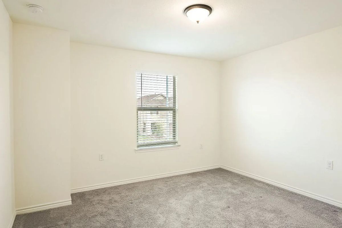 Building Photo - 5527 Castle Brook Dr