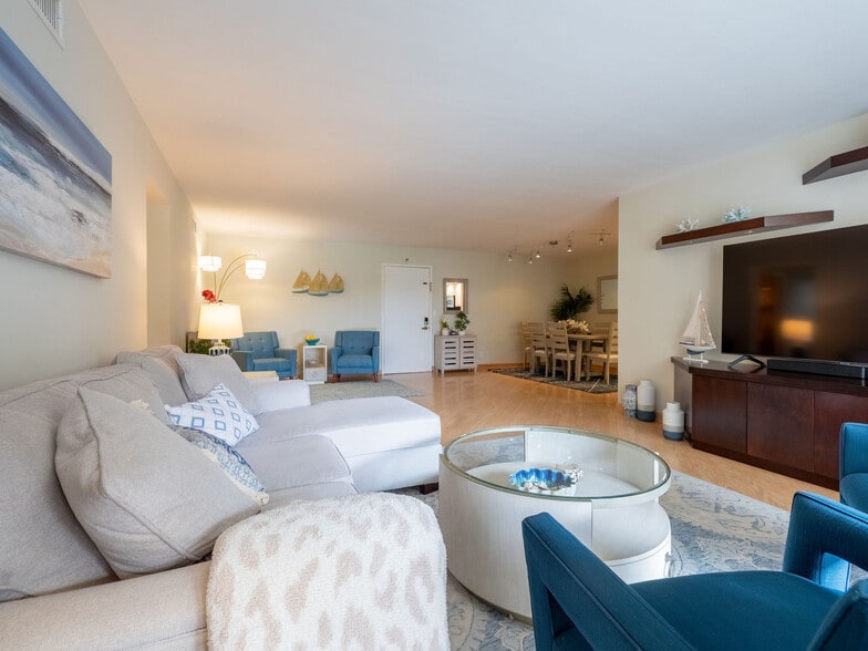 Building Photo - 3200 S Ocean Blvd