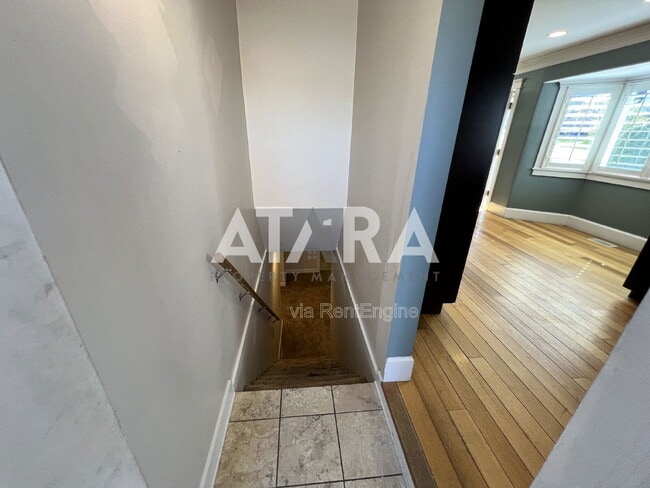 Building Photo - 2559 Wilmington Ave