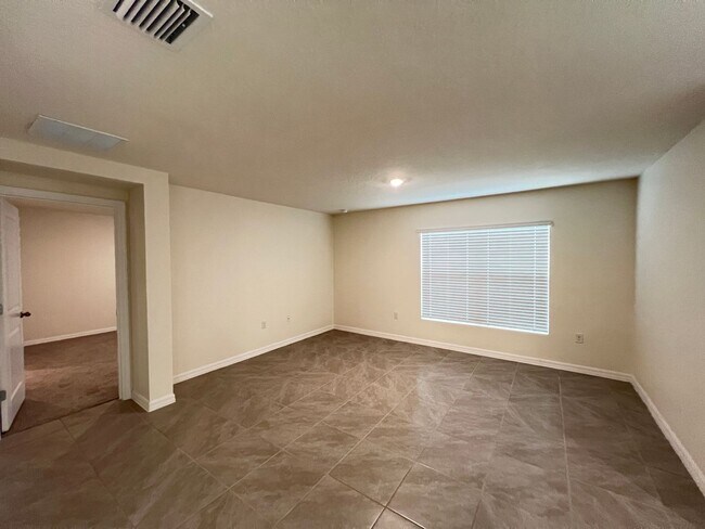 Building Photo - 4BD/2BA Modern Comfort Meets Suburban Serenity in Ocala! WASHER & DRYER INCLUDED!