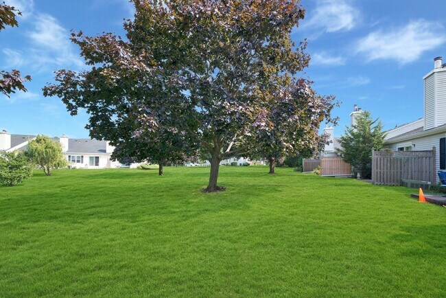 Building Photo - 2555 Youngs Ave