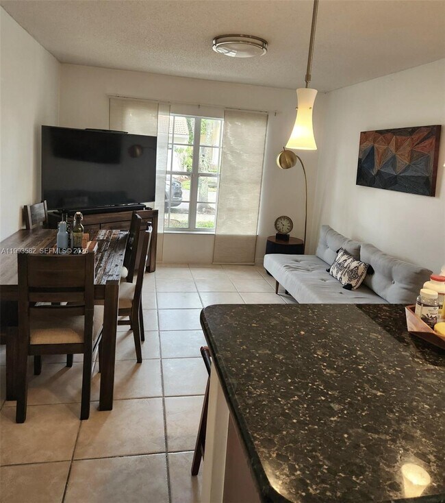 Building Photo - 925 Opal Terrace