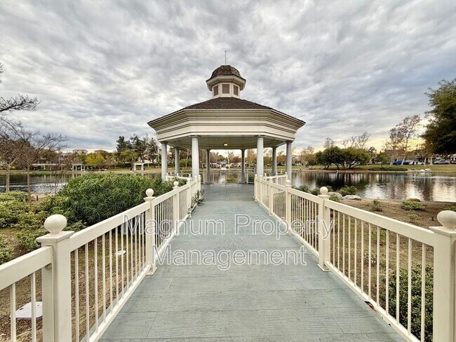 Building Photo - 28853 Sarasota Way