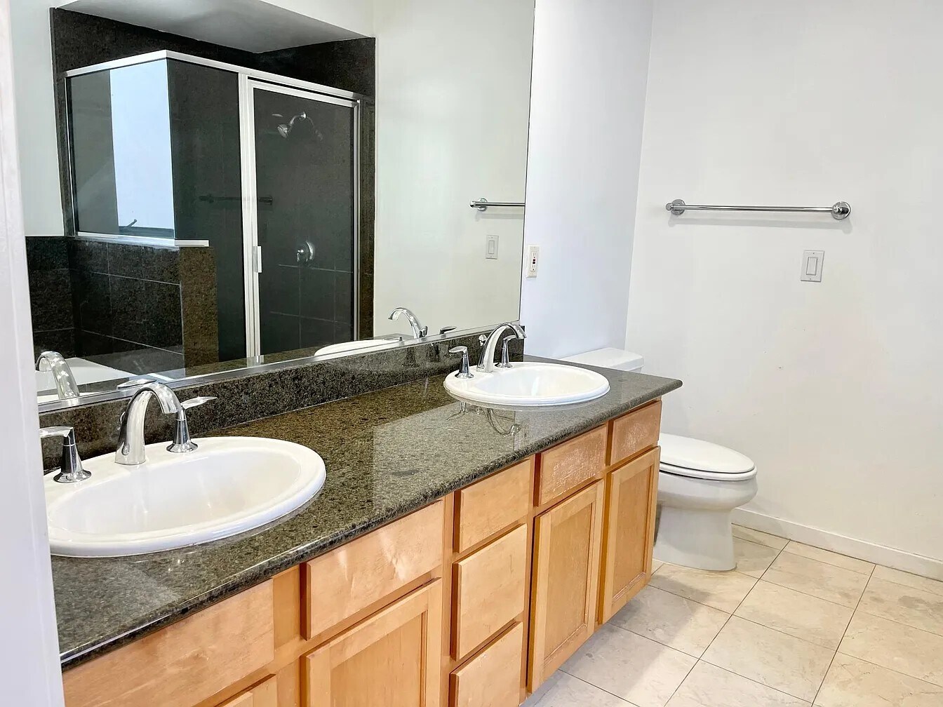 Master bathroom - 1222 S Westgate Ave