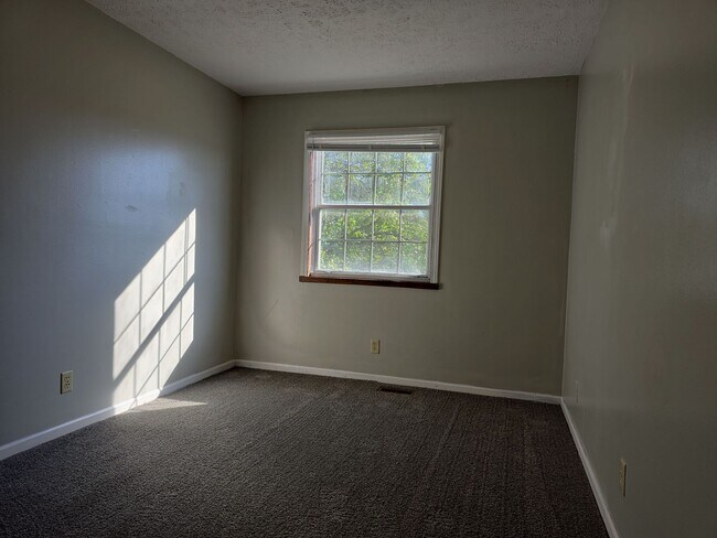 Building Photo - Lynnwood Apartments