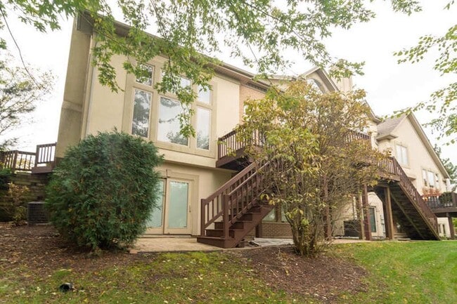 Building Photo - 922 W Chesterfield Ct