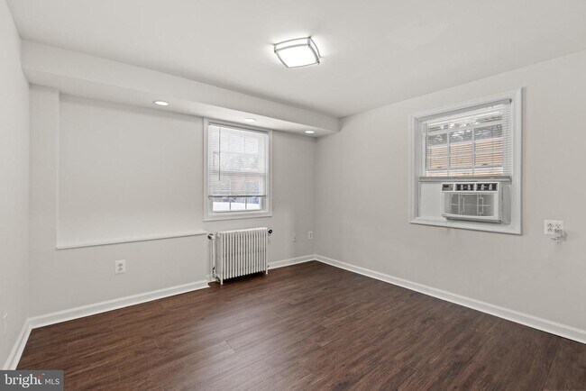 Building Photo - 1700 Dewitt Ave