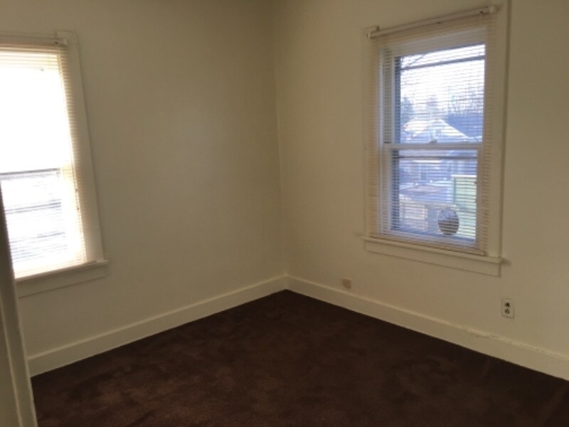 Building Photo - 343 N Grove St