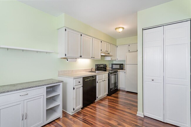 Building Photo - 617 Allenview Dr