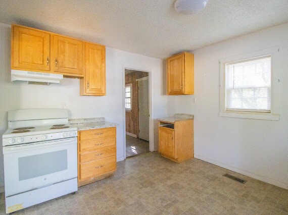 Building Photo - 830 5th Ave N