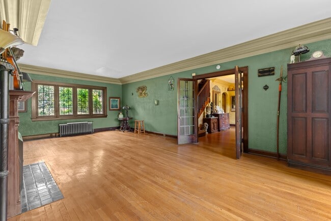 Building Photo - 2260 5th Ave