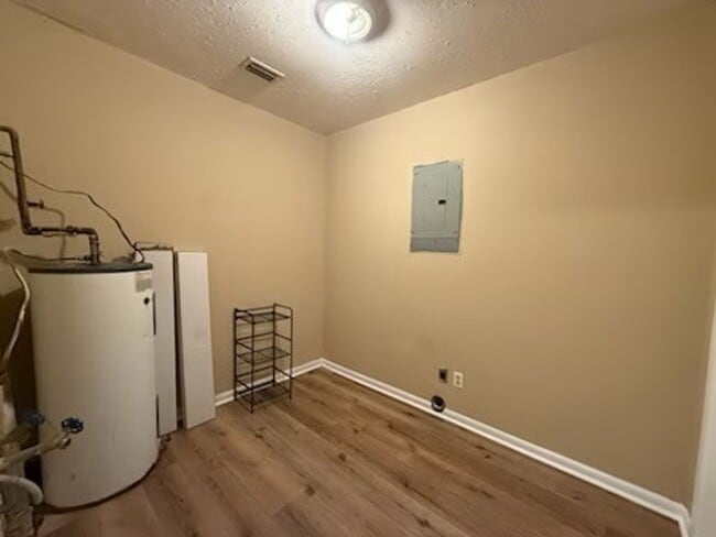 Building Photo - 616 Ashland Dr