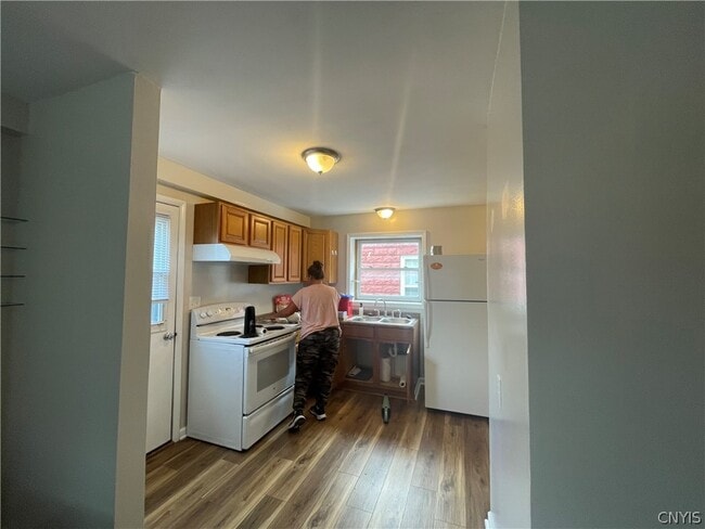 Building Photo - 60 Oswego St