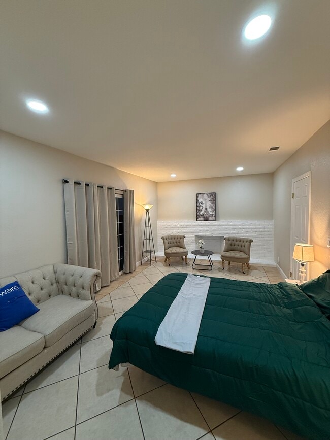 Building Photo - 3334 Dias Dr