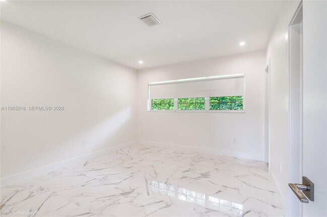 Building Photo - 52 Camden Dr