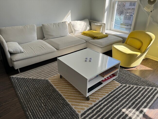 Building Photo - 1736 W Melrose St