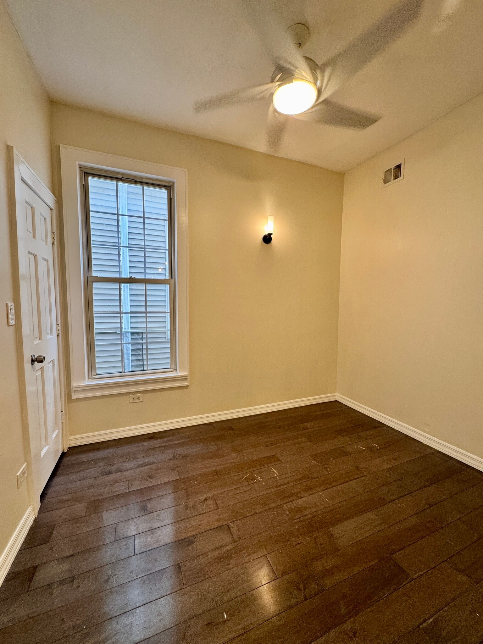 Building Photo - 1714 N Troy St