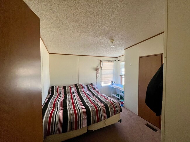 Building Photo - 3 bedroom/2 bathroom home in Mancos