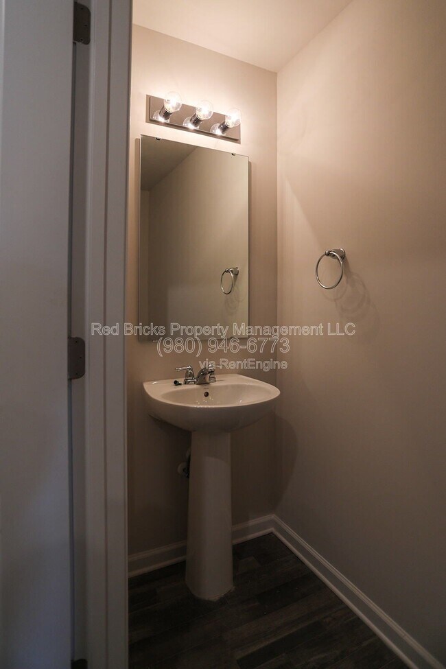 Building Photo - 230 Winston Ln