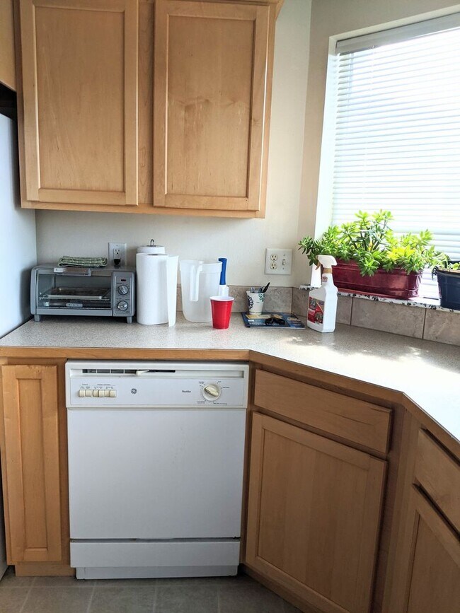 Building Photo - Beautiful Two Bedroom Condo