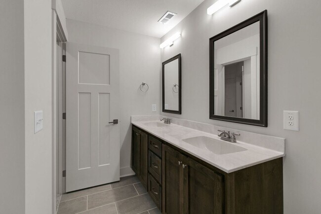 Building Photo - Awesome 4BE/2.5BA in the heart of Sango in Hereford Farm Subdivision!