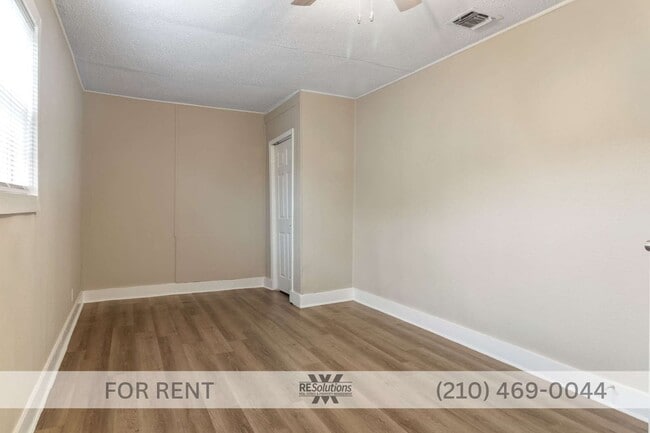 Building Photo - 8219 Glen Lark