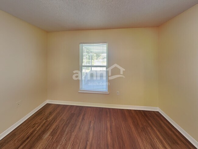 Building Photo - 375 Regal Downs Cir