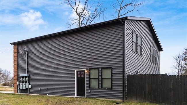 Building Photo - 13134 Pine Rd NE