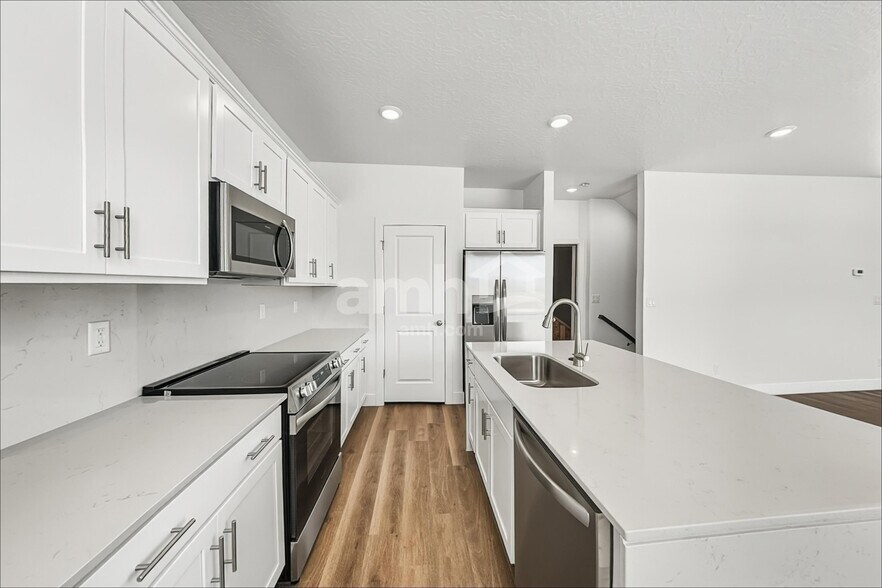 Building Photo - 5498 Damfield Ln