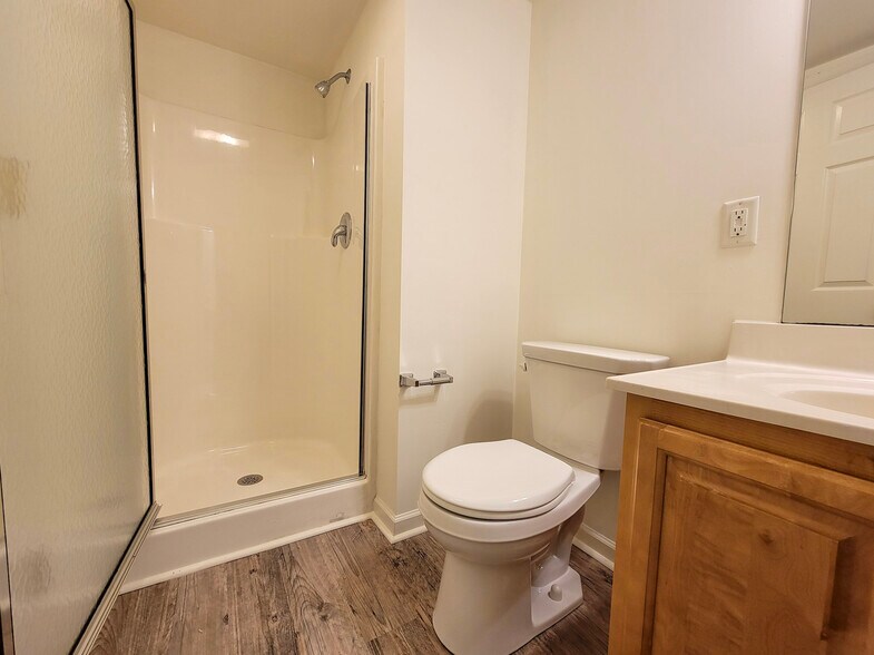 Building Photo - 5206 Brook Dr
