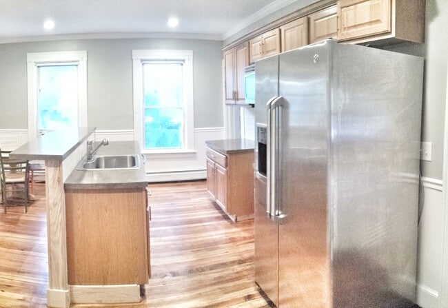 Building Photo - Bolivia St