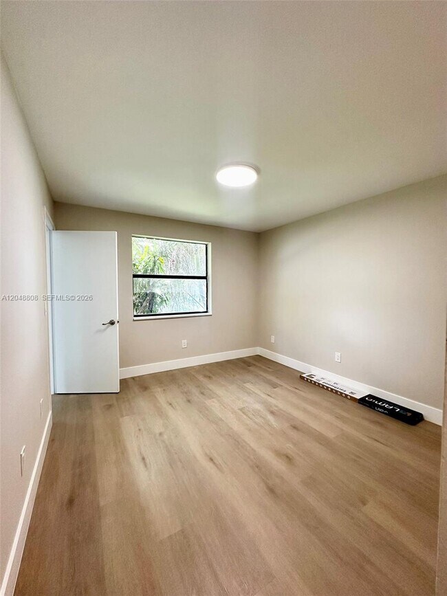 Building Photo - 2540 W 67th Pl