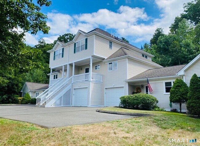Building Photo - 11 Trout Brook Cir