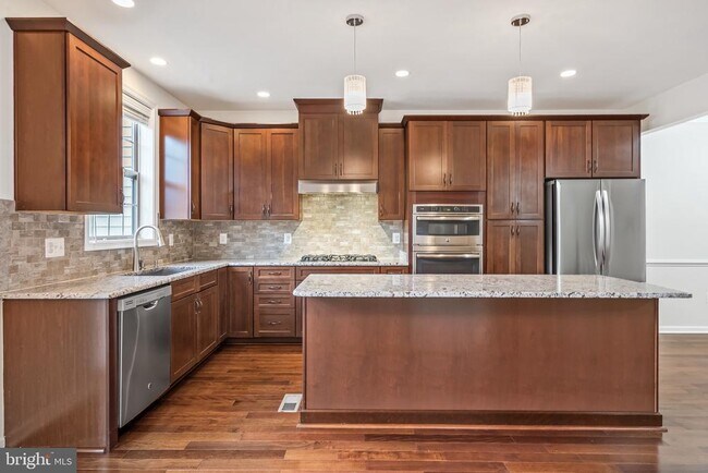 Building Photo - 22569 Norwalk Square