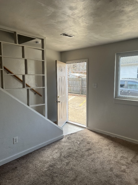 Building Photo - 623 Dudley Ave