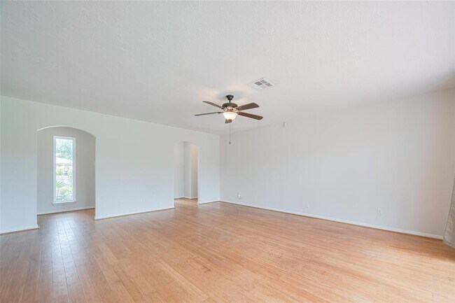 Building Photo - 5115 Kingfisher Dr