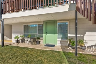 Building Photo - 2200 Dickson Dr