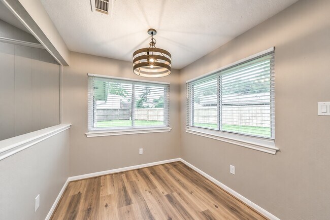 Building Photo - 24615 Shellbrook Dr