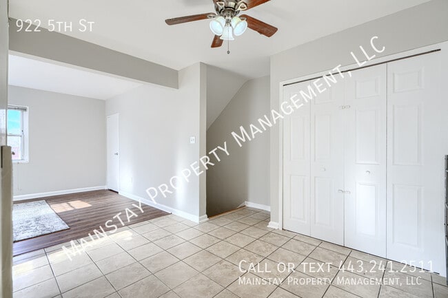 Building Photo - 922 5th St