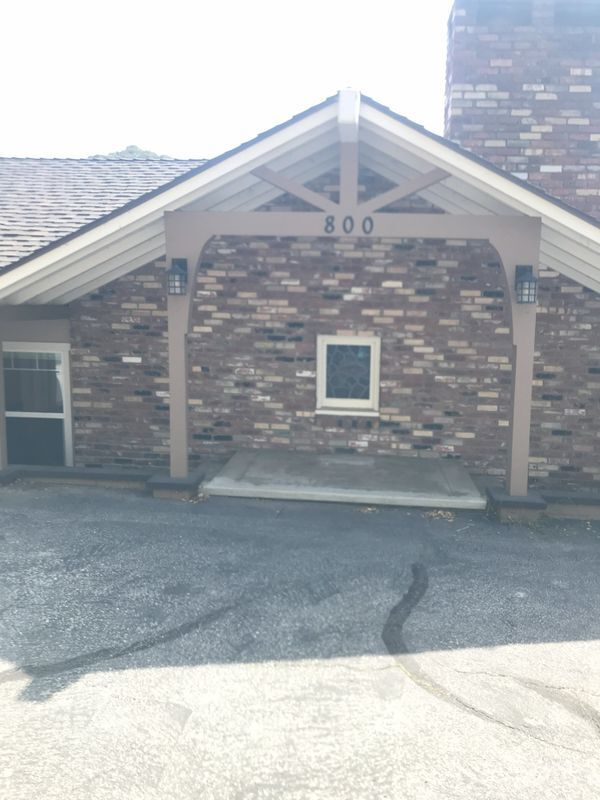 Primary Photo - 800 Lake Sherwood Dr