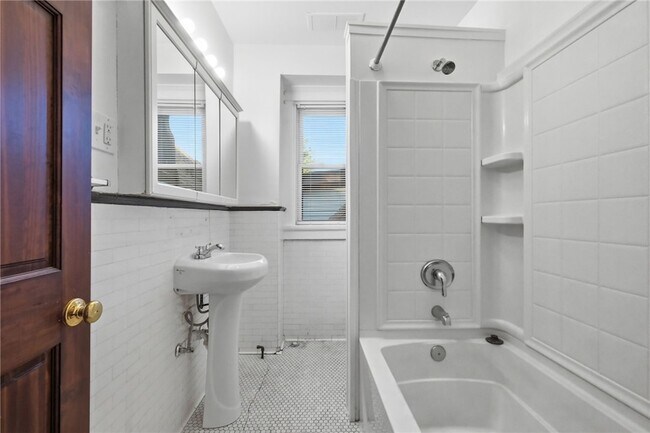 Building Photo - 407 Biddle Ave