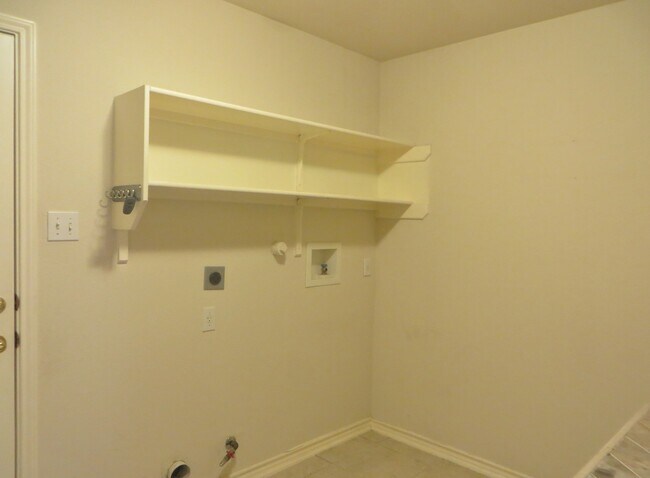 Building Photo - 117 Pecos Ct
